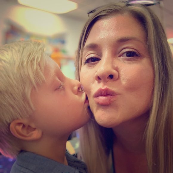 Meet your Posher, Laura - Picture 1 of 1